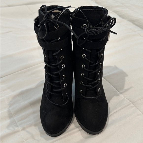 EUC-Black Lace-Up Ankle Boots SIZE 6 - Picture 2 of 6